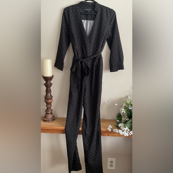 Banana Republic romper jumpsuit polka dot, waist belt, side zip, wider leg - Picture 6 of 9
